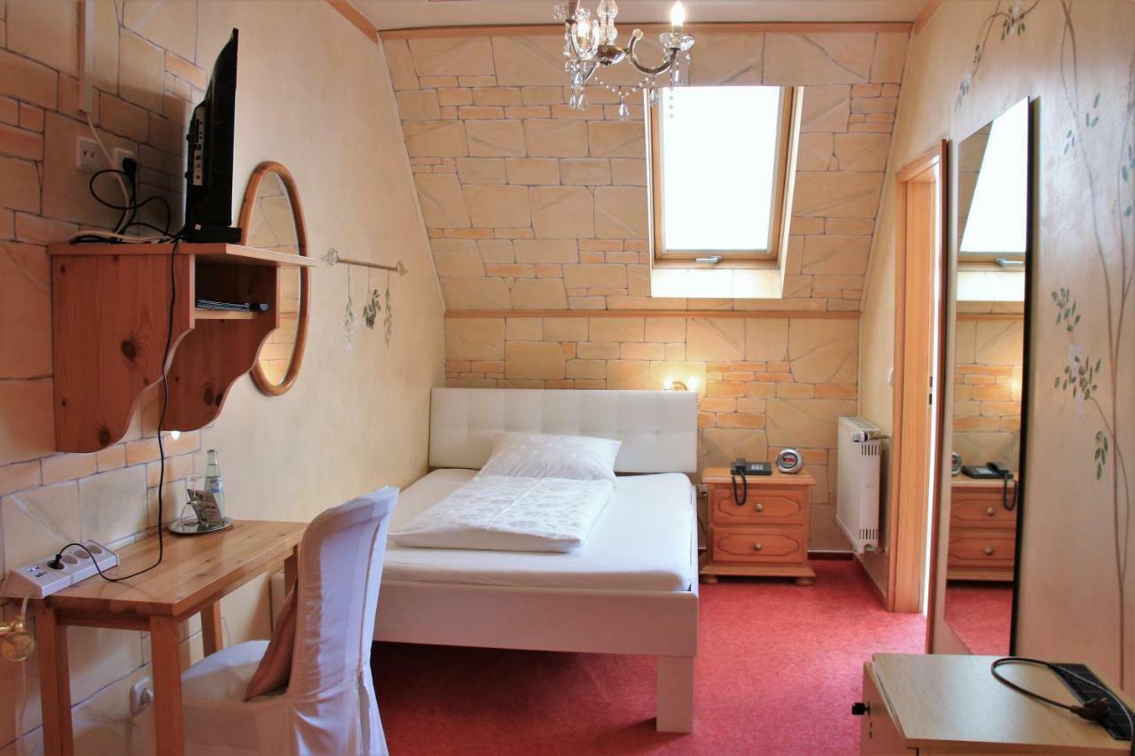 Studentenmuehle Hotel - Restaurant Nomborn Exteriör bild